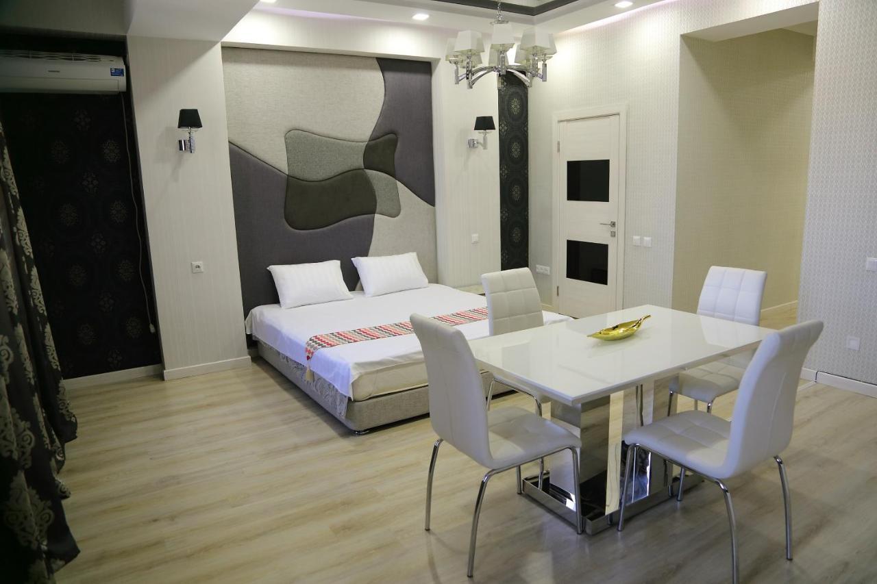Promenade Boutique Apartment Bishkek Ngoại thất bức ảnh