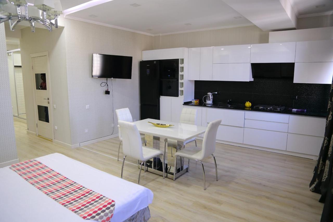 Promenade Boutique Apartment Bishkek Ngoại thất bức ảnh